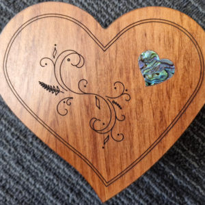 Box Large Heart Paua