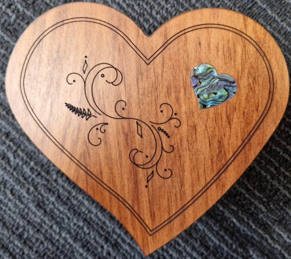Box Large Heart Paua